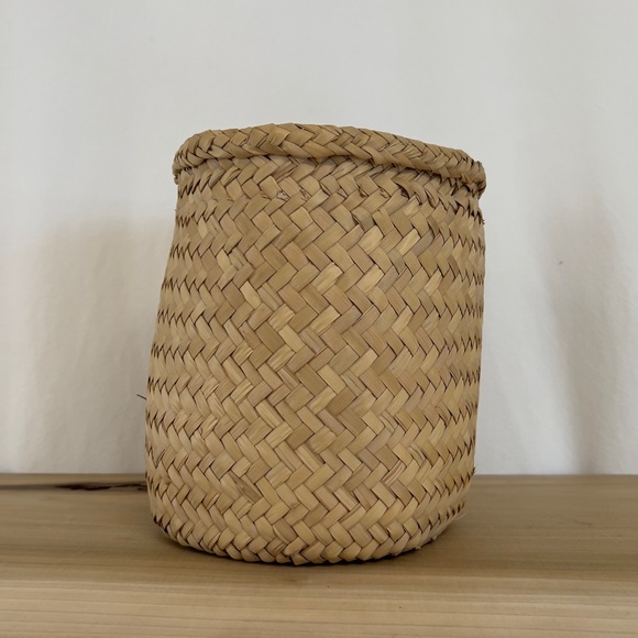 SOLD Vintage Oaxacan Woven Palm Storage Basket - Picture 2 of 7